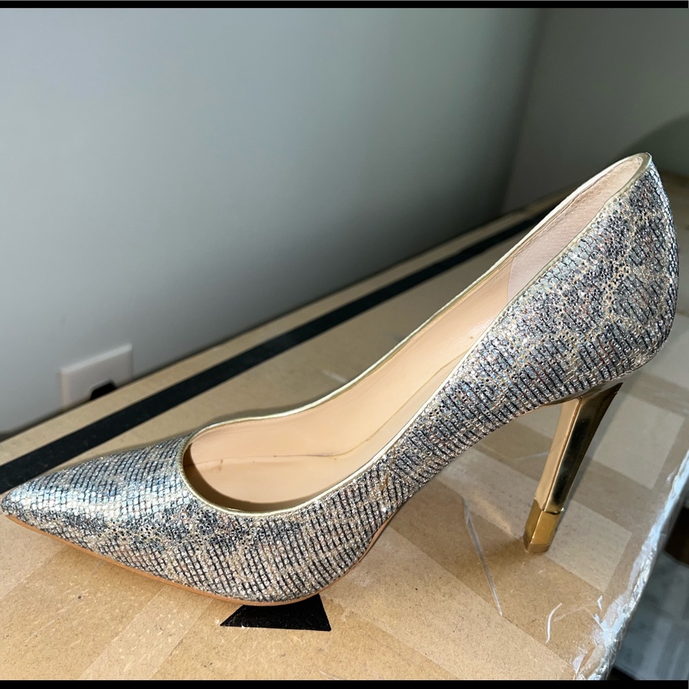 Guess Silver Pumps
